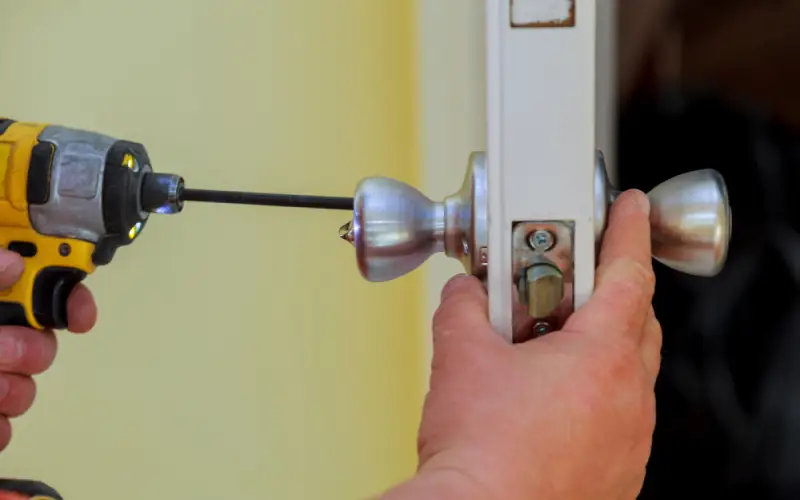 What's different about an Emergency Locksmith?